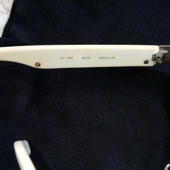 GUESS RX GLASSES AND CASE - Picture 4 of 10